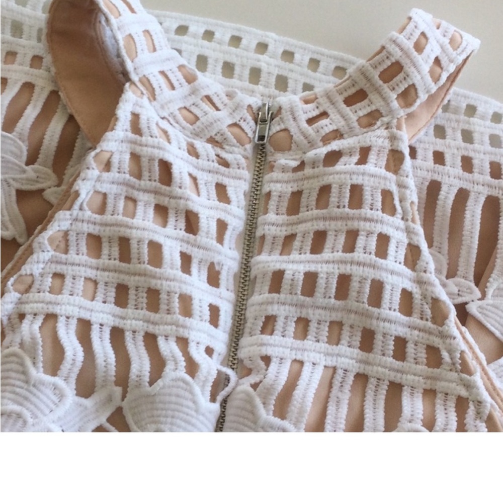 NWT Lulu’s Nude Look Lace Dress - Picture 6 of 8